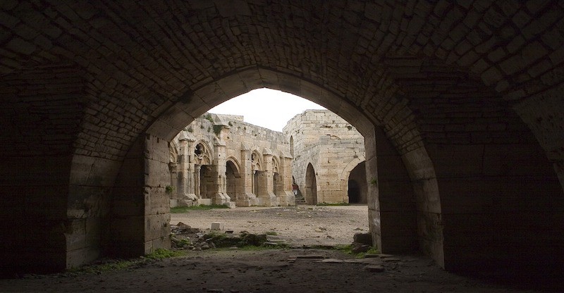 Innenansicht in einen Hof in der Kreuzritterburg Krak des Chevaliers in Homs in Syrien